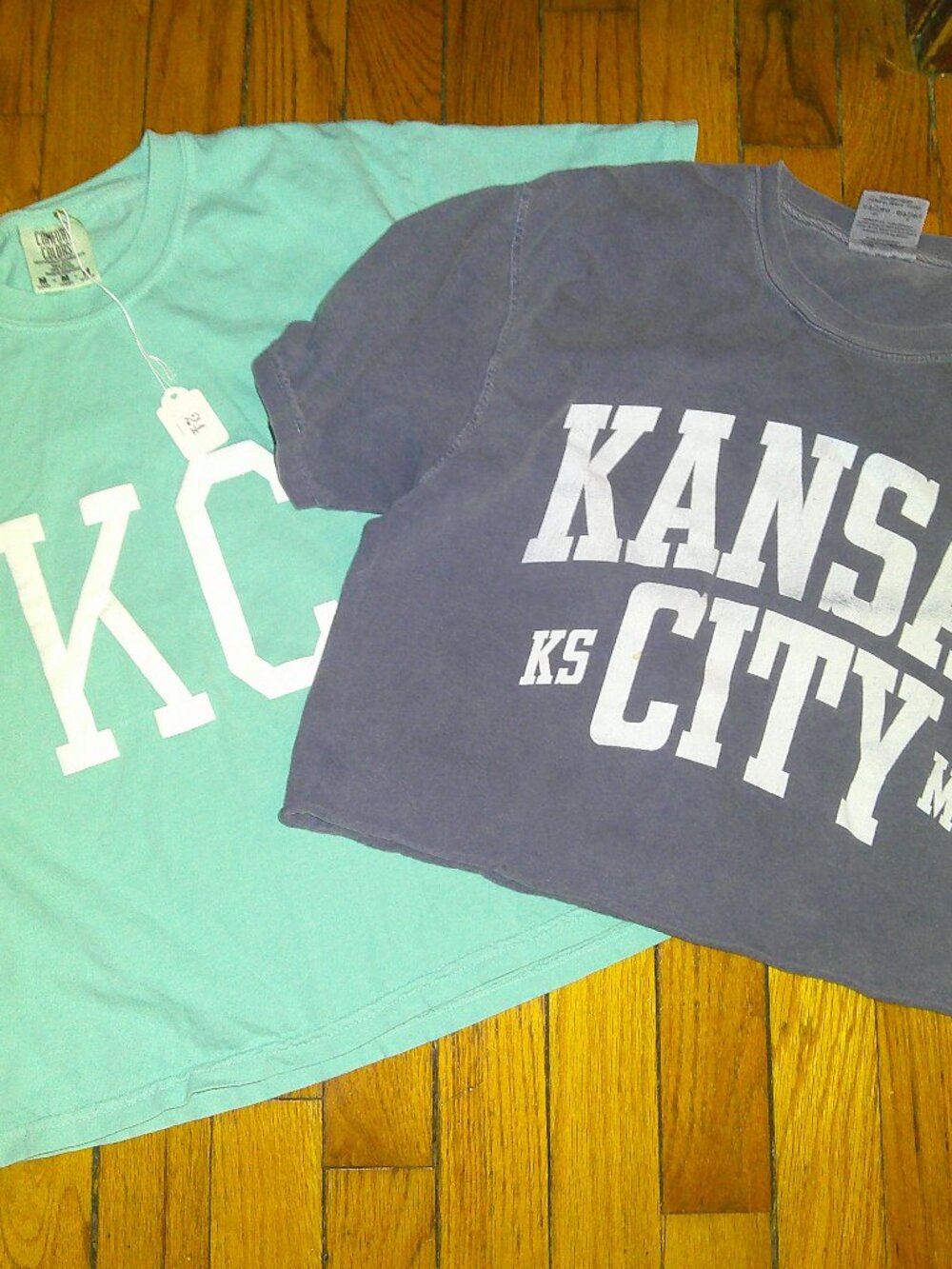 Canvas Colors Kansas City cropped tees sz Medium